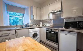 Cozy Newly Renovated Town Centre Apartment
